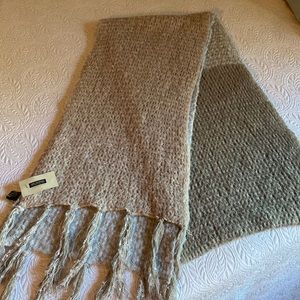 Wilson’s leather scarf, NWT, oblong